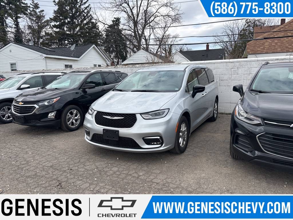 2024 Chrysler Pacifica Touring L — Minivan — 11,322 mi — Eastpointe, MI