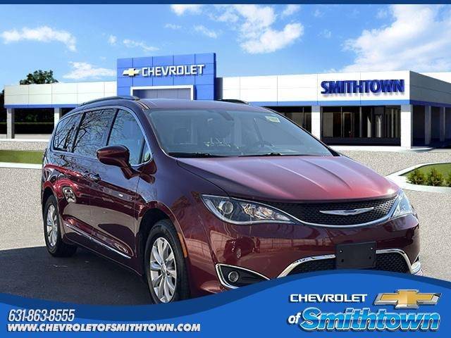 2018 Chrysler Pacifica Touring L — Minivan — 44,057 mi — Saint James, NY