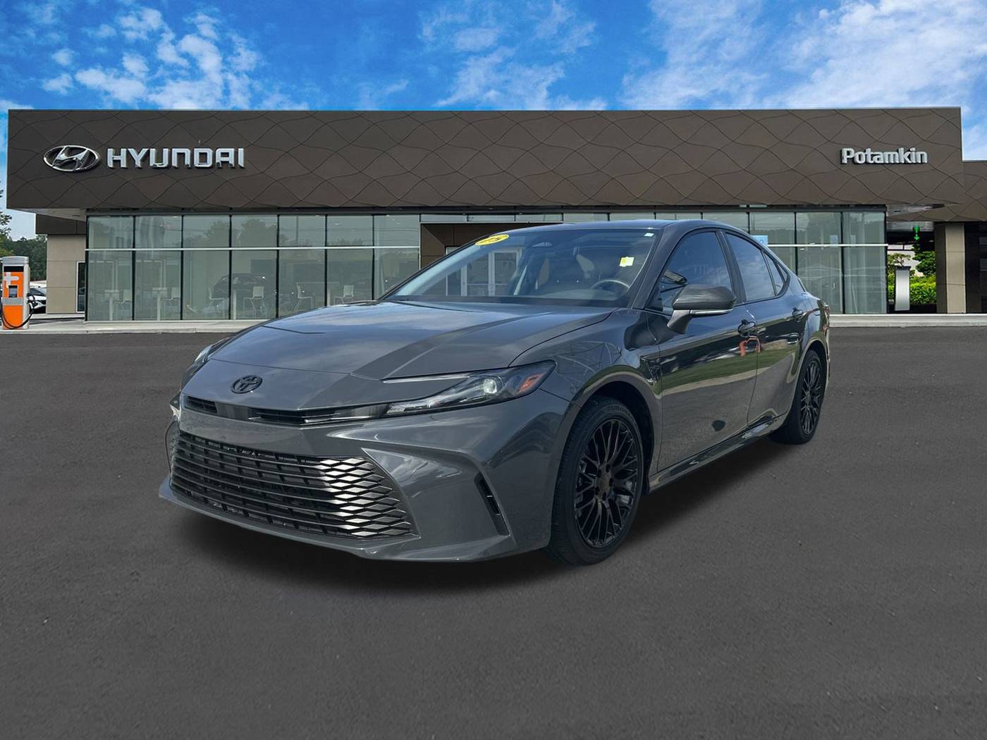 2025 Toyota Camry LE — Sedan — 18,832 mi — Lilburn, GA
