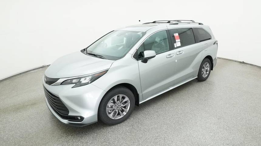 2025 Toyota Sienna XLE — Minivan — 8,908 mi — Goldsboro, NC