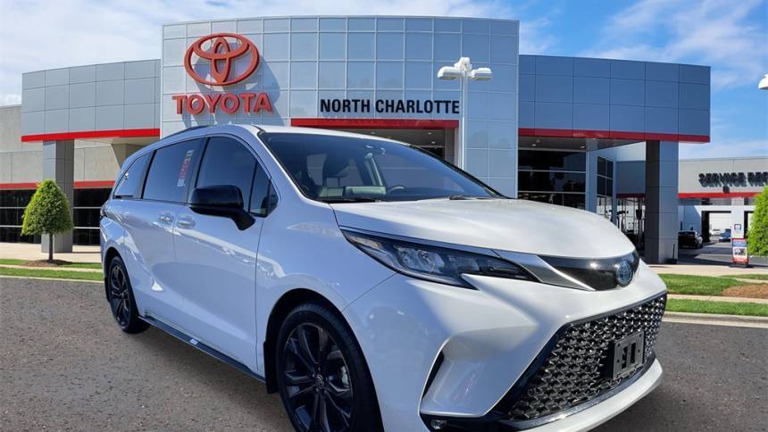 2022 Toyota Sienna XSE — Minivan — 28,091 mi — Huntersville, NC