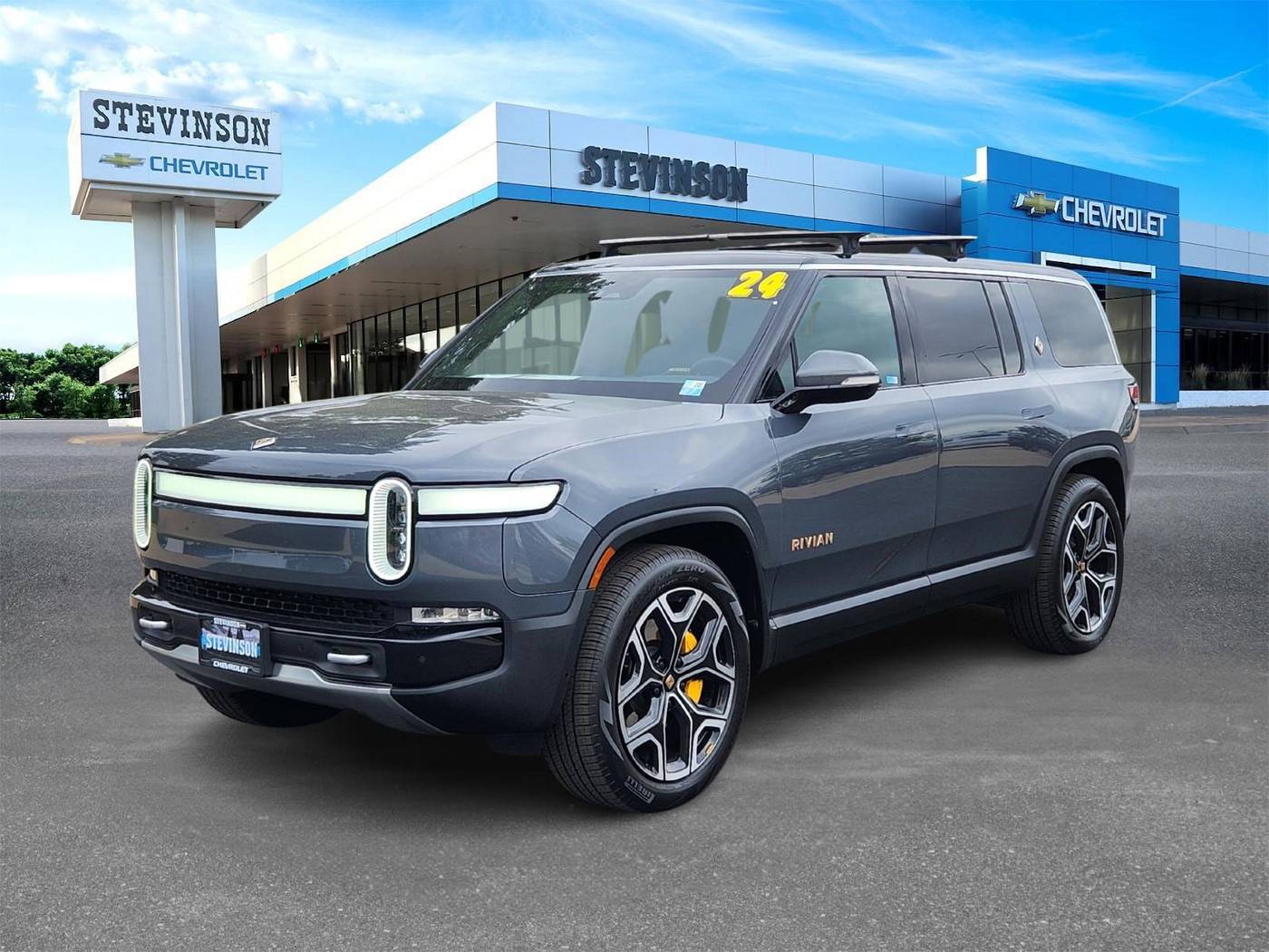 2024 Rivian R1S