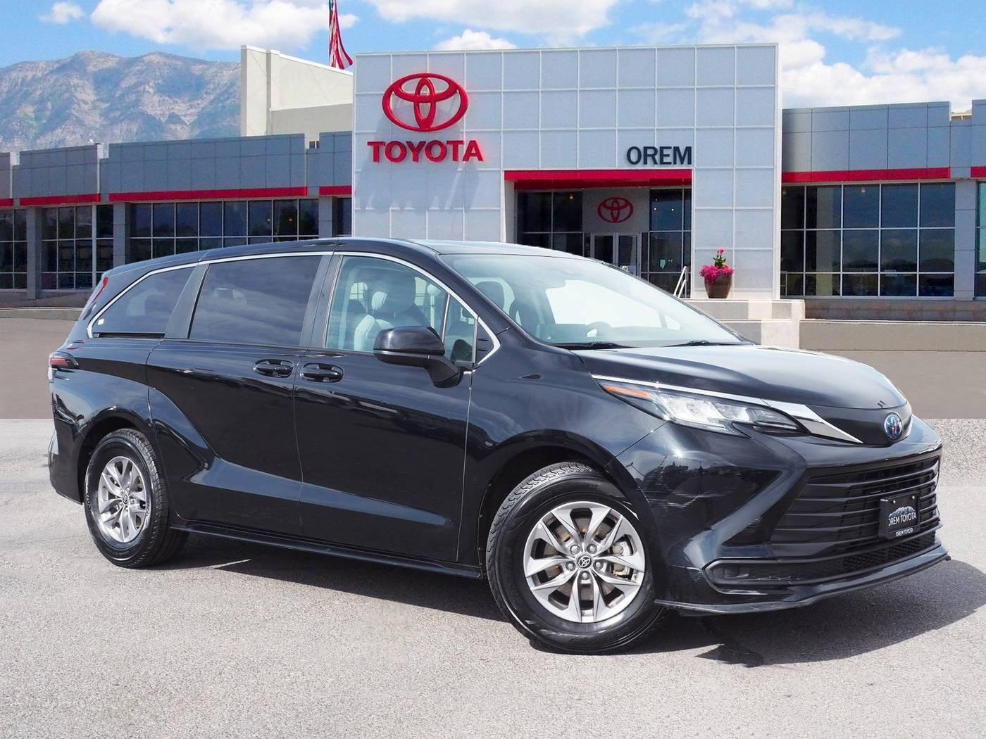 2023 Toyota Sienna LE — Minivan — 37,662 mi — Orem, UT