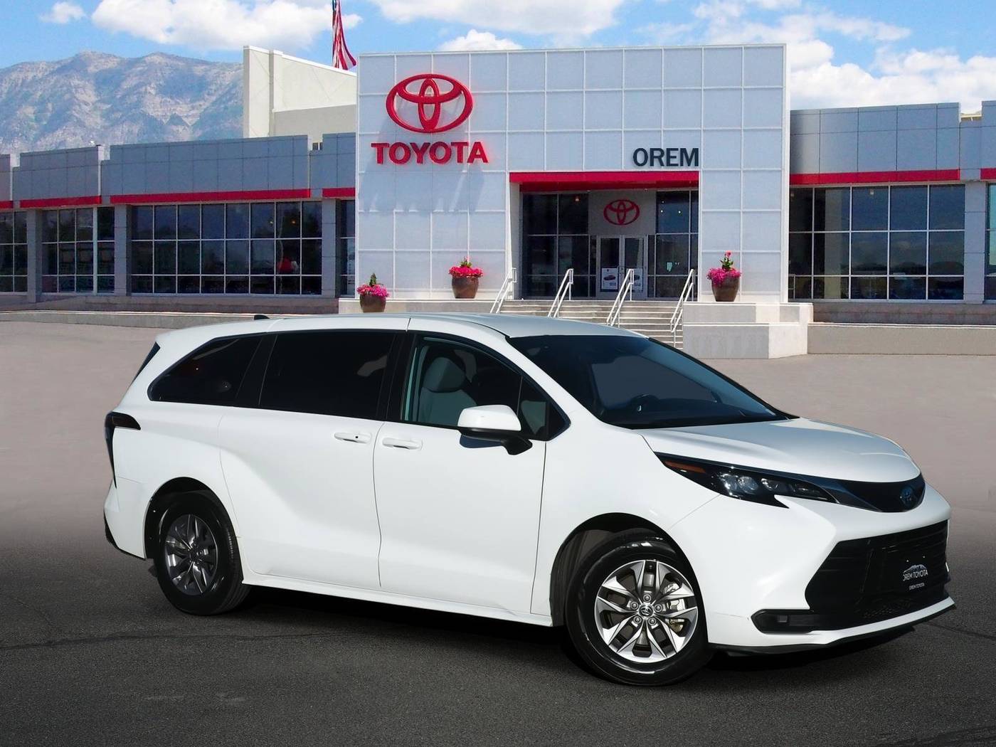 2024 Toyota Sienna LE — Minivan — 46,802 mi — Orem, UT