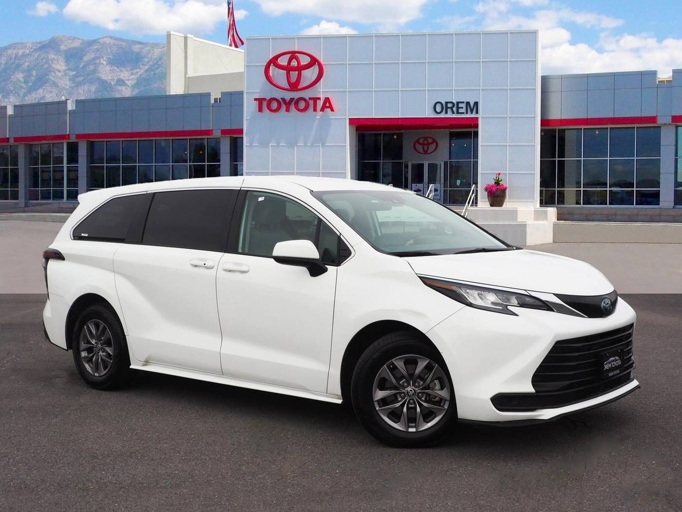 2023 Toyota Sienna LE — Minivan — 39,832 mi — Orem, UT