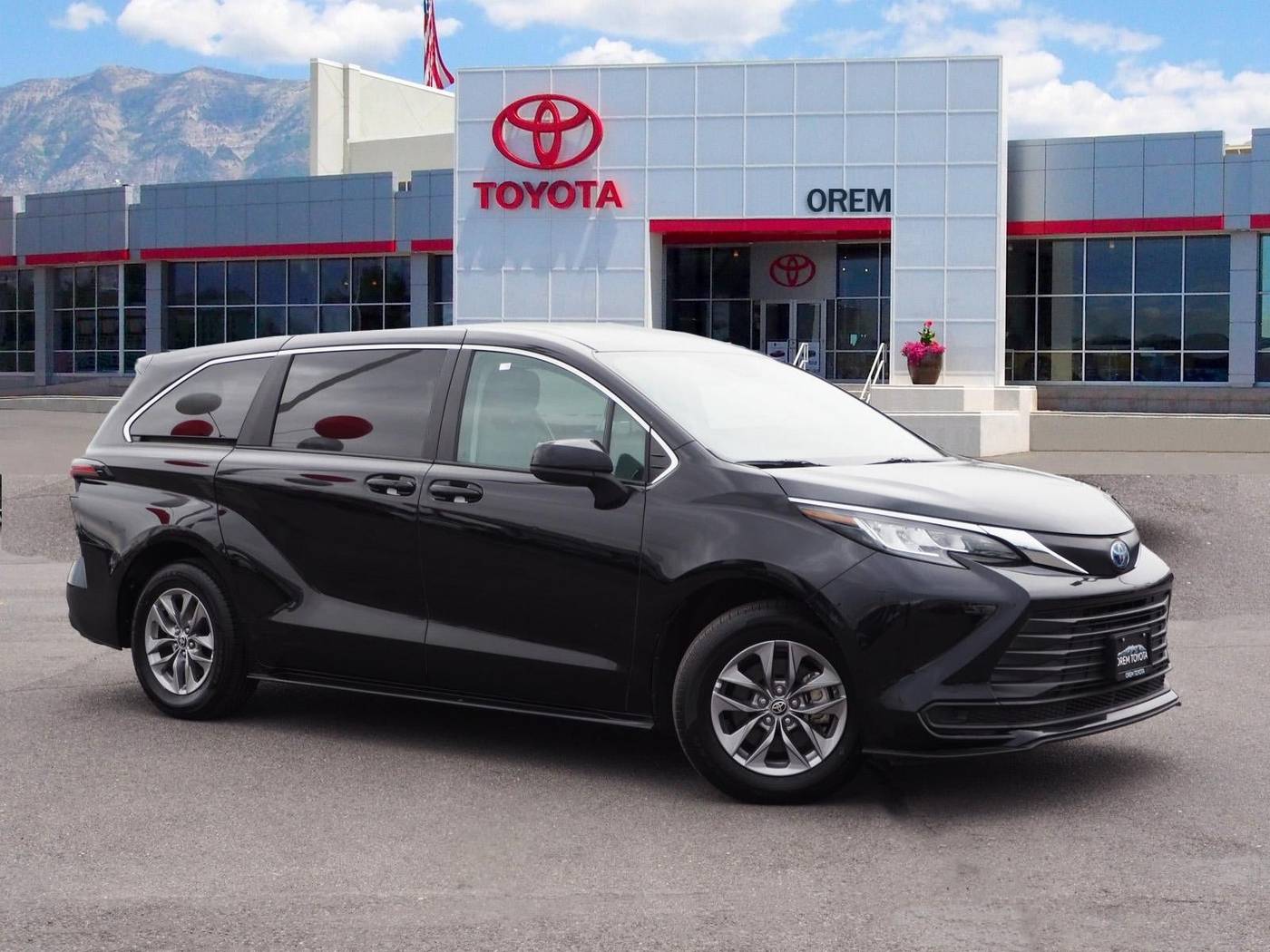 2023 Toyota Sienna LE — Minivan — 39,659 mi — Orem, UT