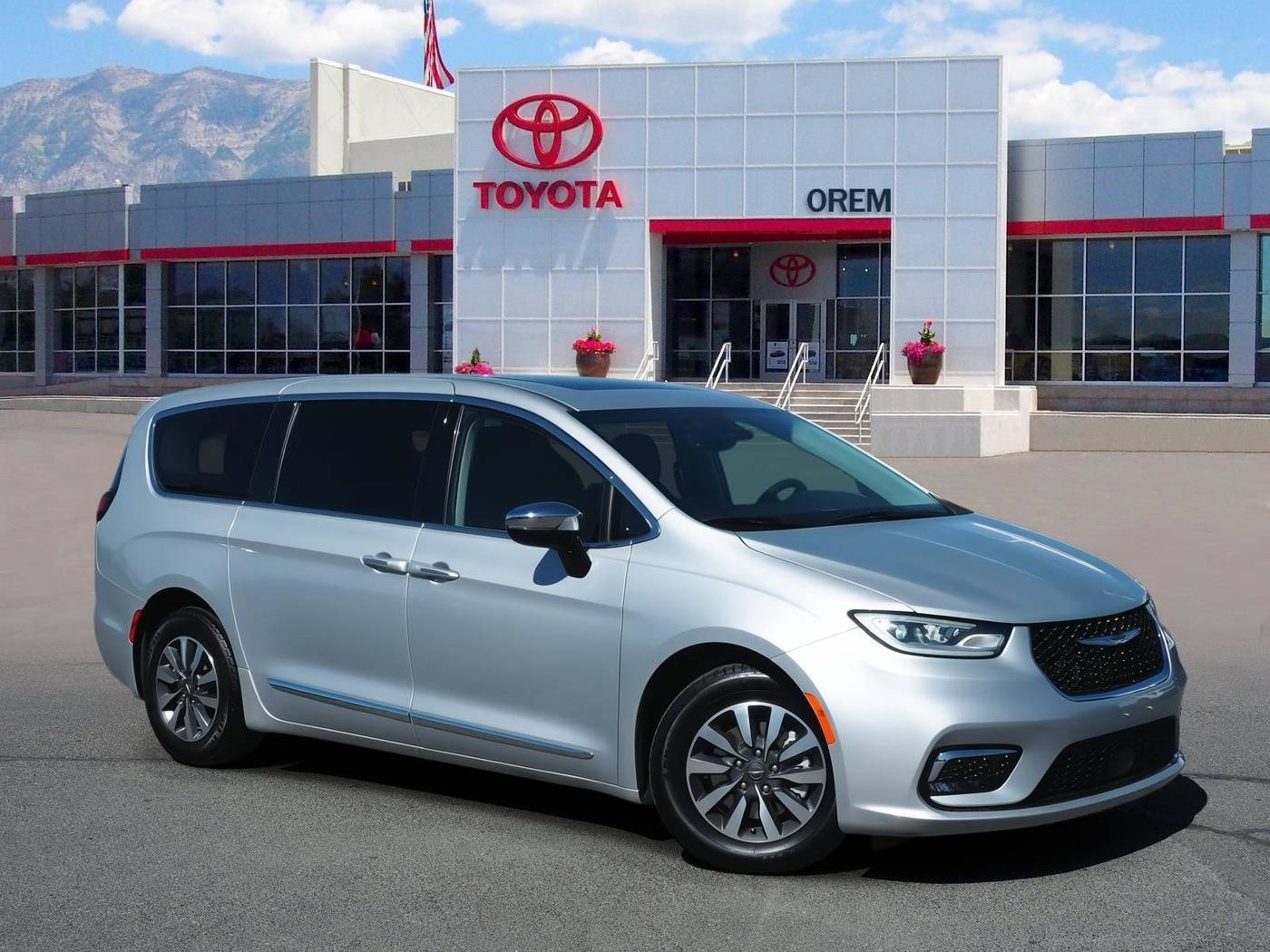 2023 Chrysler Pacifica Hybrid Limited — Minivan — 57,141 mi — Orem, UT
