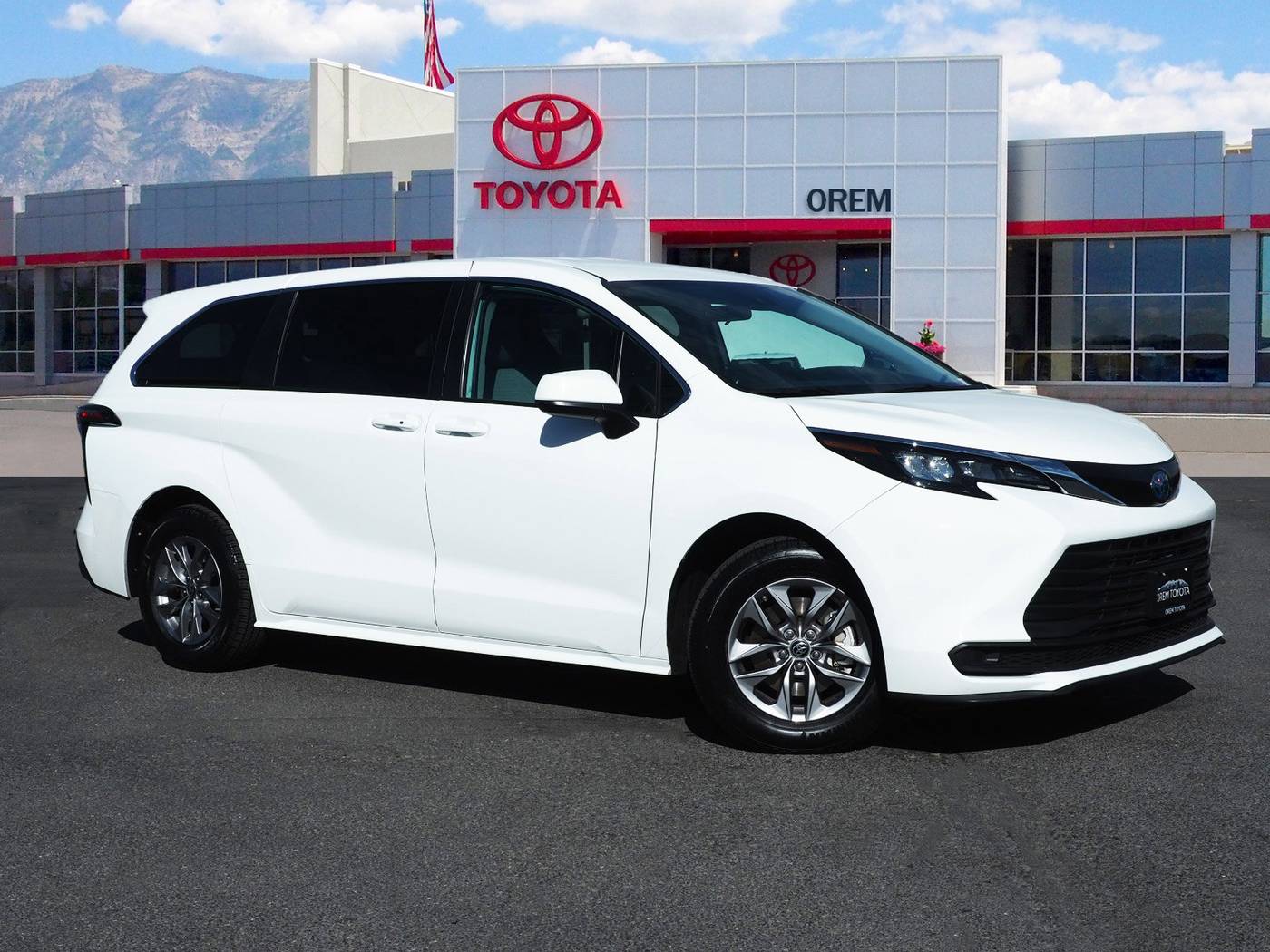 2024 Toyota Sienna LE — Minivan — 34,015 mi — Orem, UT