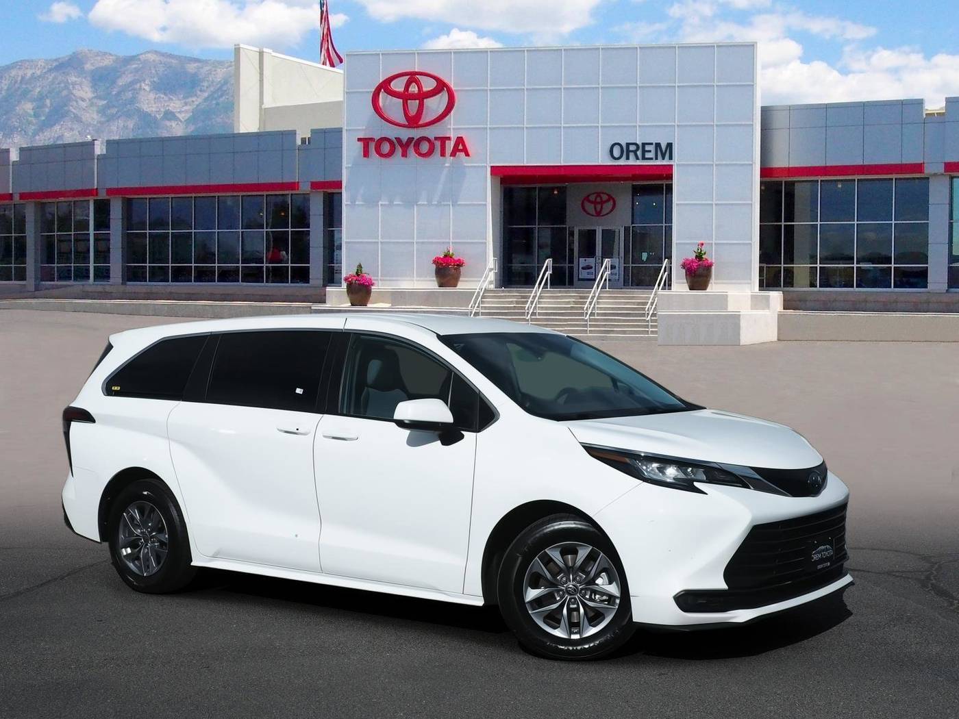 2022 Toyota Sienna LE — Minivan — 81,951 mi — Orem, UT