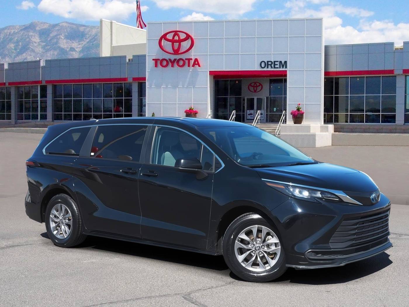 2024 Toyota Sienna LE — Minivan — 48,739 mi — Orem, UT