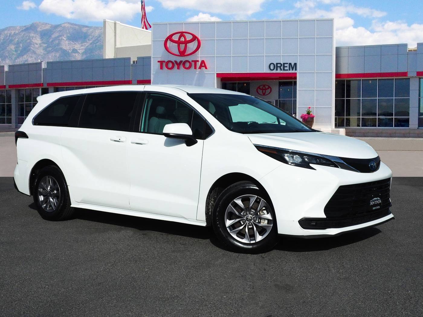 2024 Toyota Sienna LE — Minivan — 36,190 mi — Orem, UT