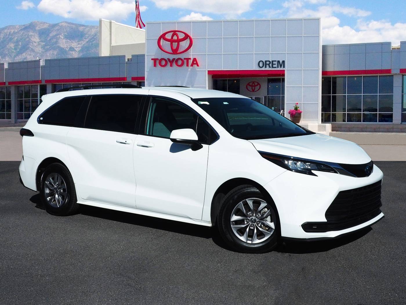 2022 Toyota Sienna LE — Minivan — 28,997 mi — Orem, UT