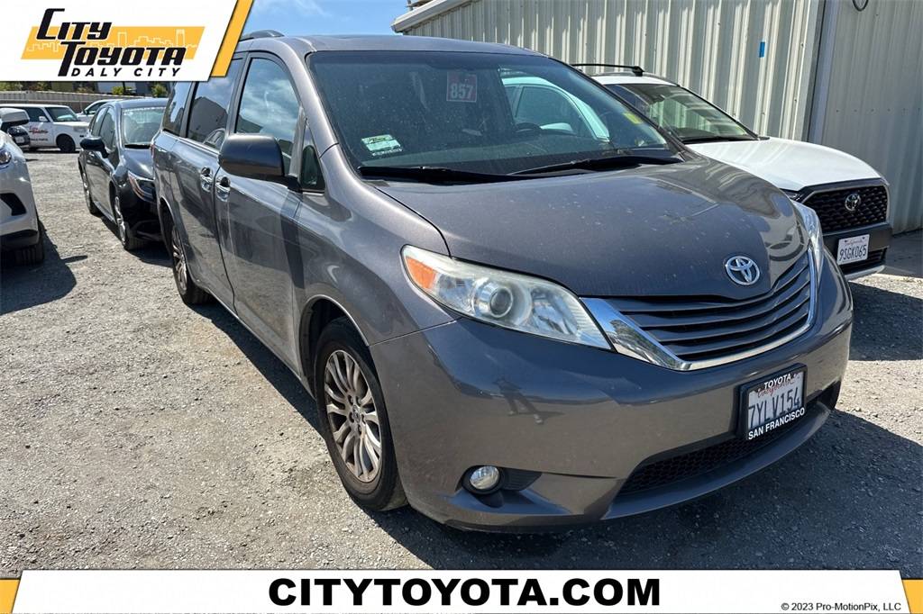 2017 Toyota Sienna XLE — Minivan — 76,805 mi — Daly City, CA