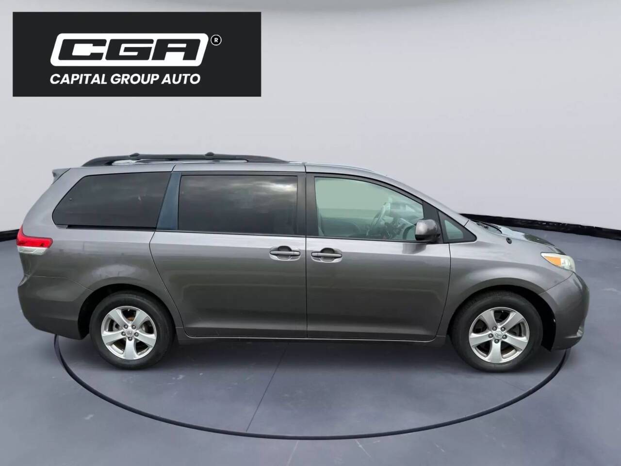 2014 Toyota Sienna LE — Minivan — 132,997 mi — Freeport, NY