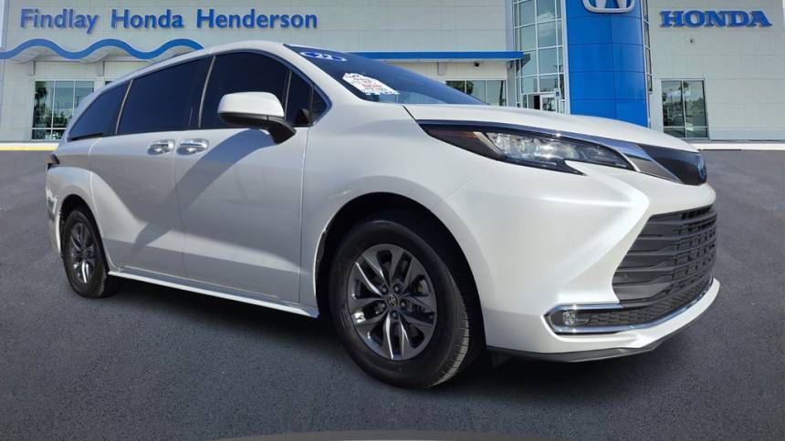 2022 Toyota Sienna XLE — Minivan — 51,751 mi — Henderson, NV
