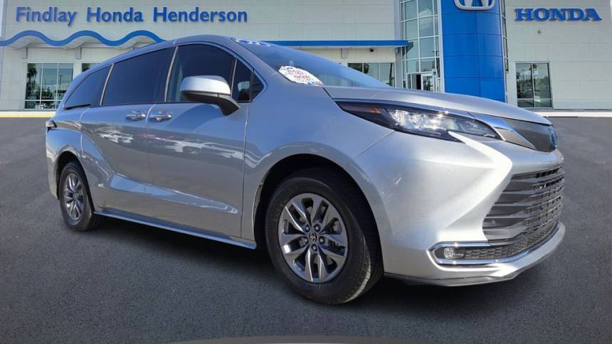 2022 Toyota Sienna XLE — Minivan — 47,993 mi — Henderson, NV