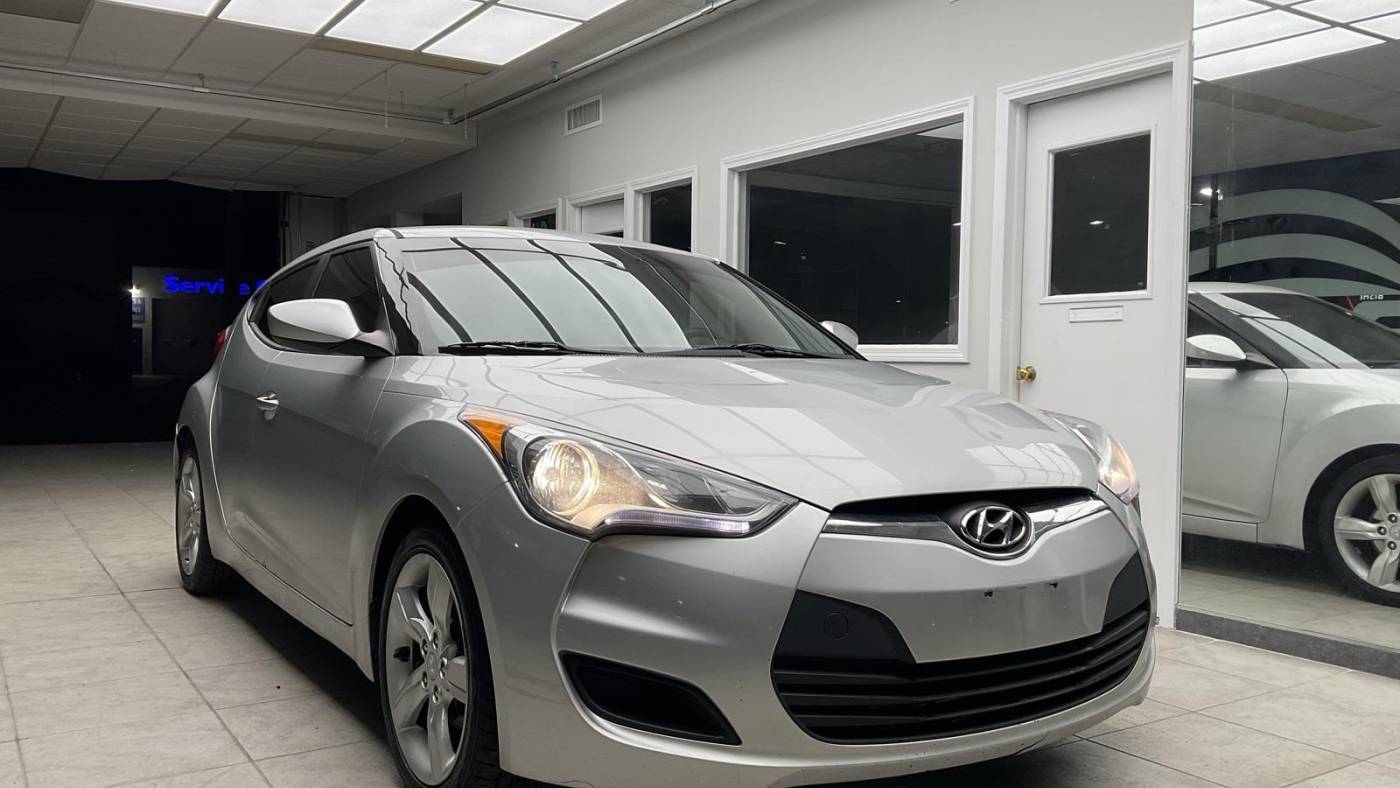 2015 Hyundai Veloster Base — Hatchback — 88,920 mi — Milford, CT
