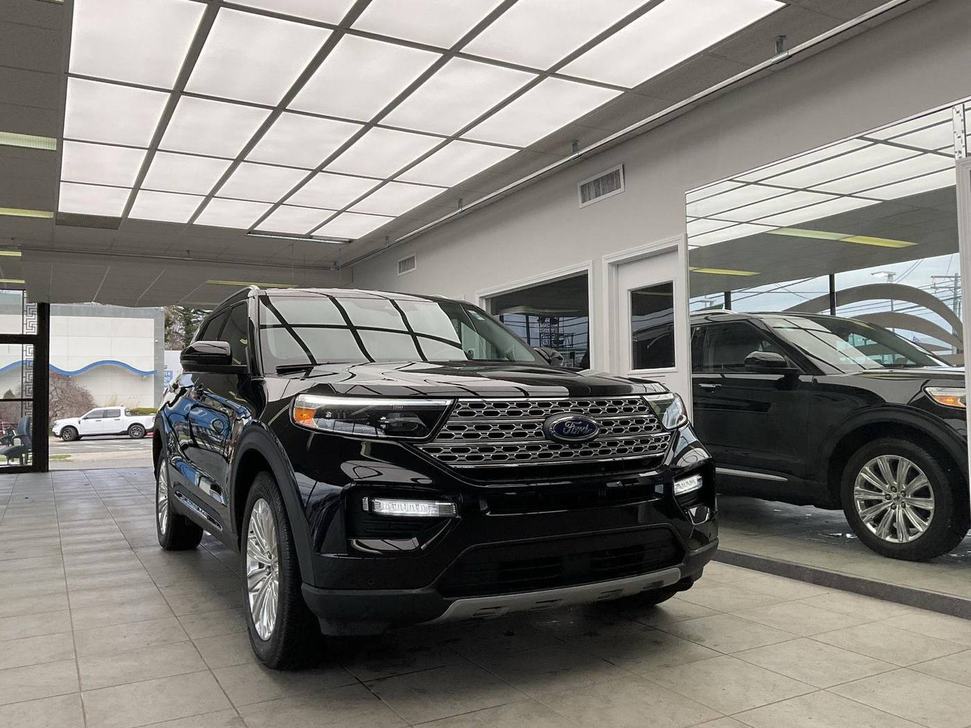 2022 Ford Explorer Limited — SUV — 13,971 mi — Milford, CT