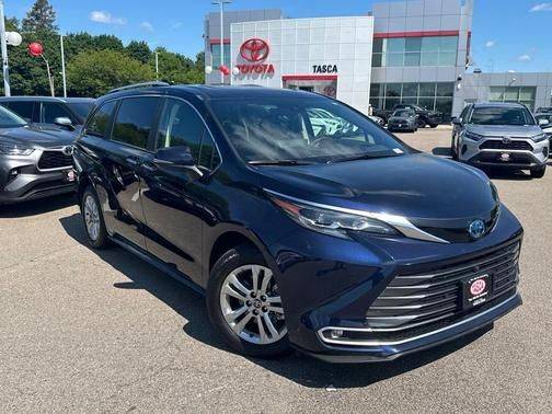 2024 Toyota Sienna Platinum — Minivan — 6,534 mi — Dorchester, MA