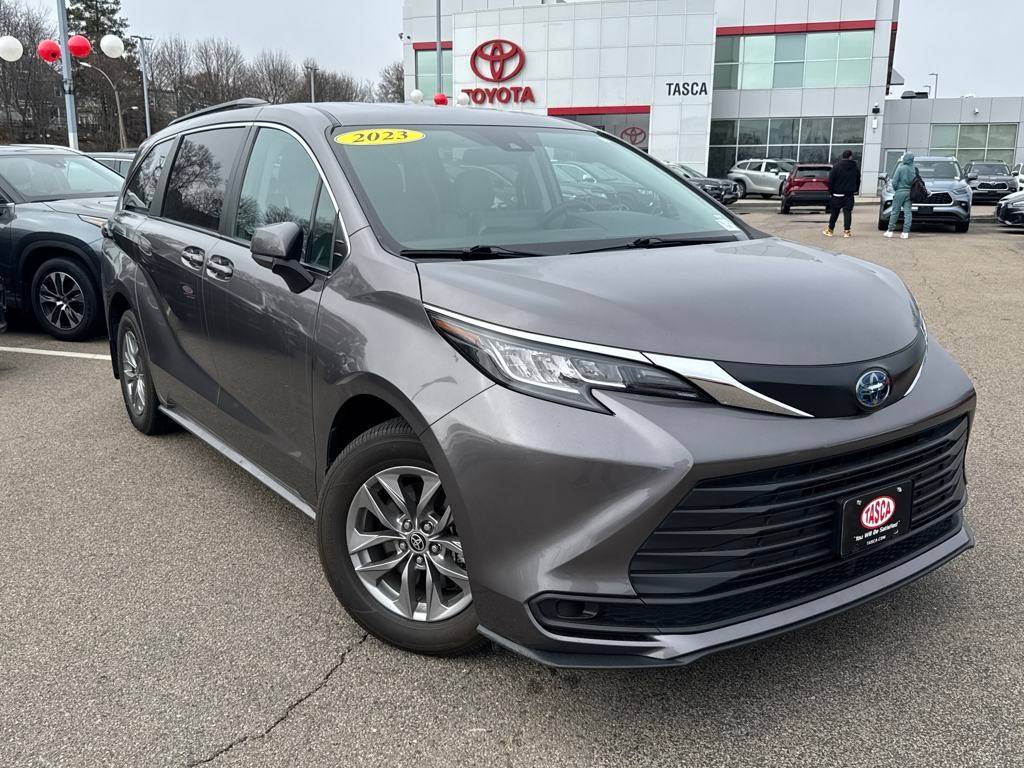 2023 Toyota Sienna LE — Minivan — 11,461 mi — Dorchester, MA