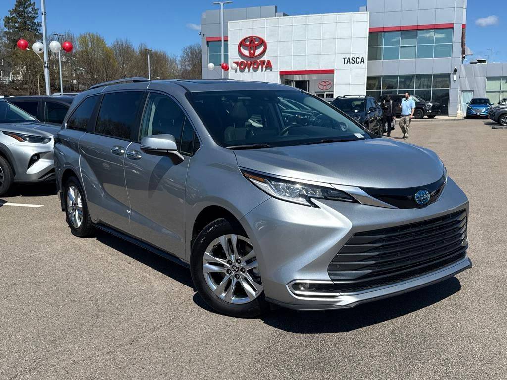 2024 Toyota Sienna Limited — Minivan — 17,528 mi — Dorchester, MA
