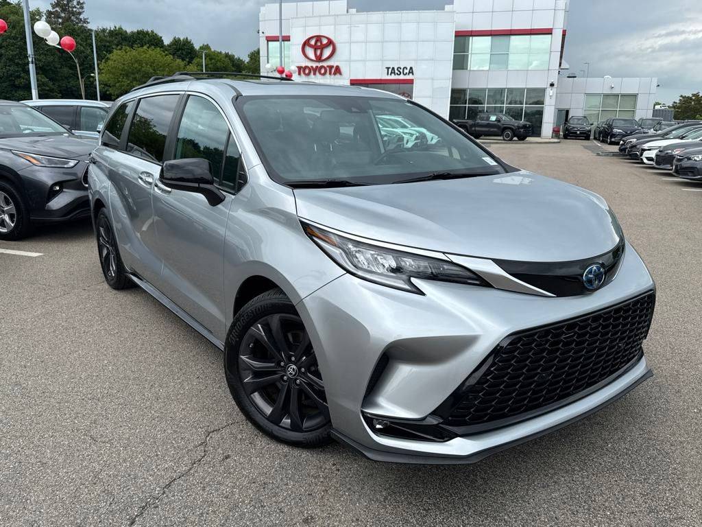 2023 Toyota Sienna XSE — Minivan — 29,476 mi — Dorchester, MA
