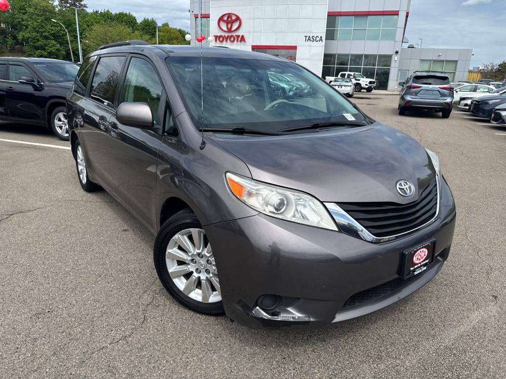 2013 Toyota Sienna LE — Minivan — 134,941 mi — Dorchester, MA