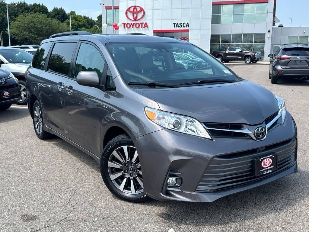 2018 Toyota Sienna XLE Premium — Minivan — 68,050 mi — Dorchester, MA