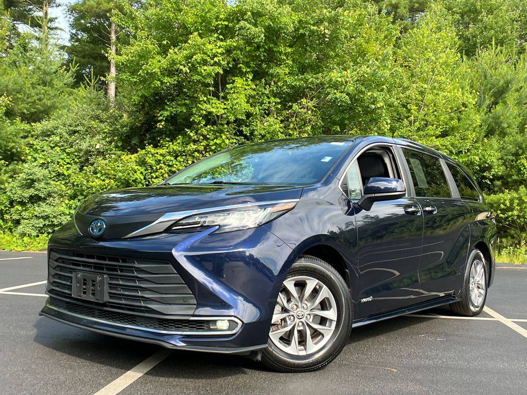 2021 Toyota Sienna XLE — Minivan — 81,044 mi — Hanover, MA
