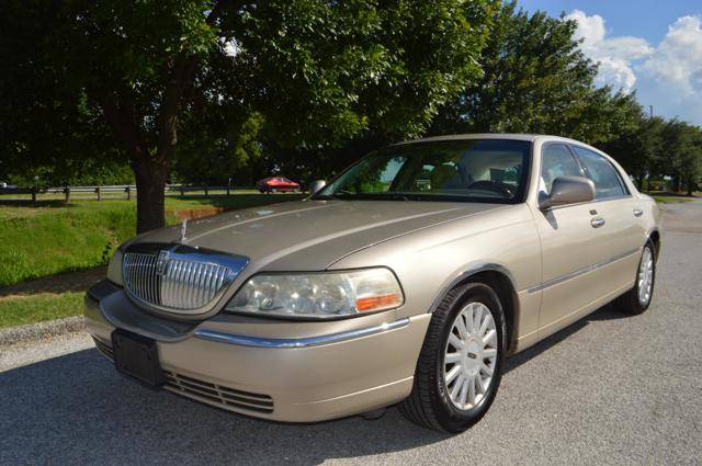 2005 Lincoln Town Car Signature Limited — Sedan — 140,212 mi — North Richland Hills, TX