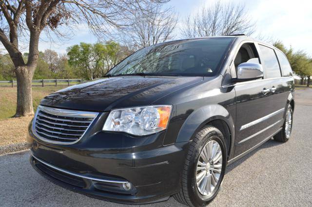 2016 Chrysler Town & Country Touring-L Anniversary Edition — Minivan — 121,688 mi — North Richland Hills, TX