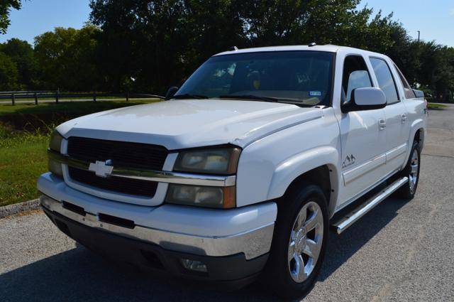 2005 Chevrolet Avalanche LS — Pickup Truck — 221,172 mi — North Richland Hills, TX