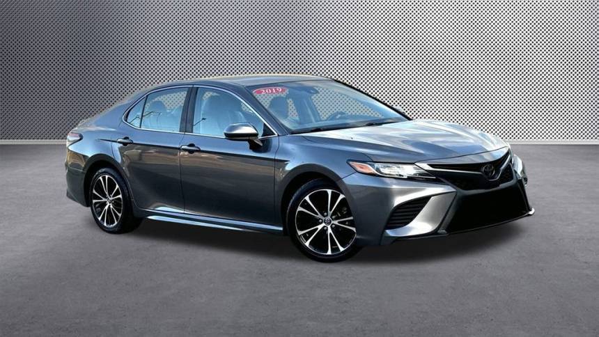 2019 Toyota Camry SE — Sedan — 96,940 mi — Knoxville, TN