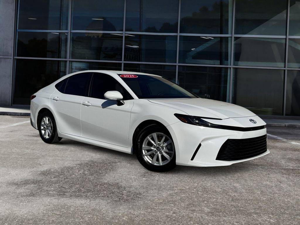 2025 Toyota Camry LE — Sedan — 8,185 mi — Knoxville, TN