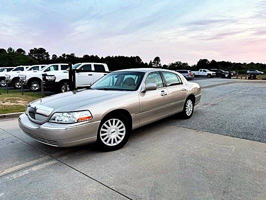2003 Lincoln Town Car Signature — Sedan — 68,276 mi — Loganville, GA