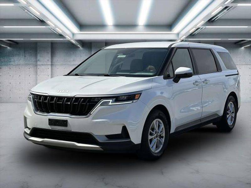 2022 Kia Carnival LXS — Minivan — 35,243 mi — St. James, NY