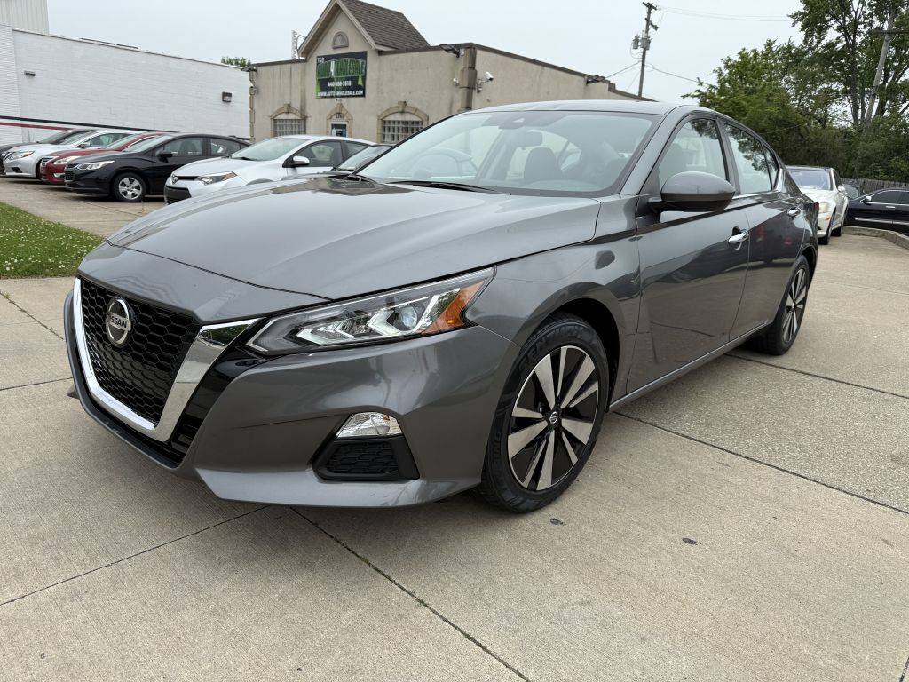 2022 Nissan Altima SV — Sedan — 105,560 mi — Parma, OH