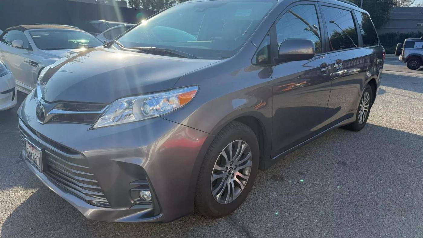 2020 Toyota Sienna XLE — Minivan — 47,090 mi — Los Angeles, CA