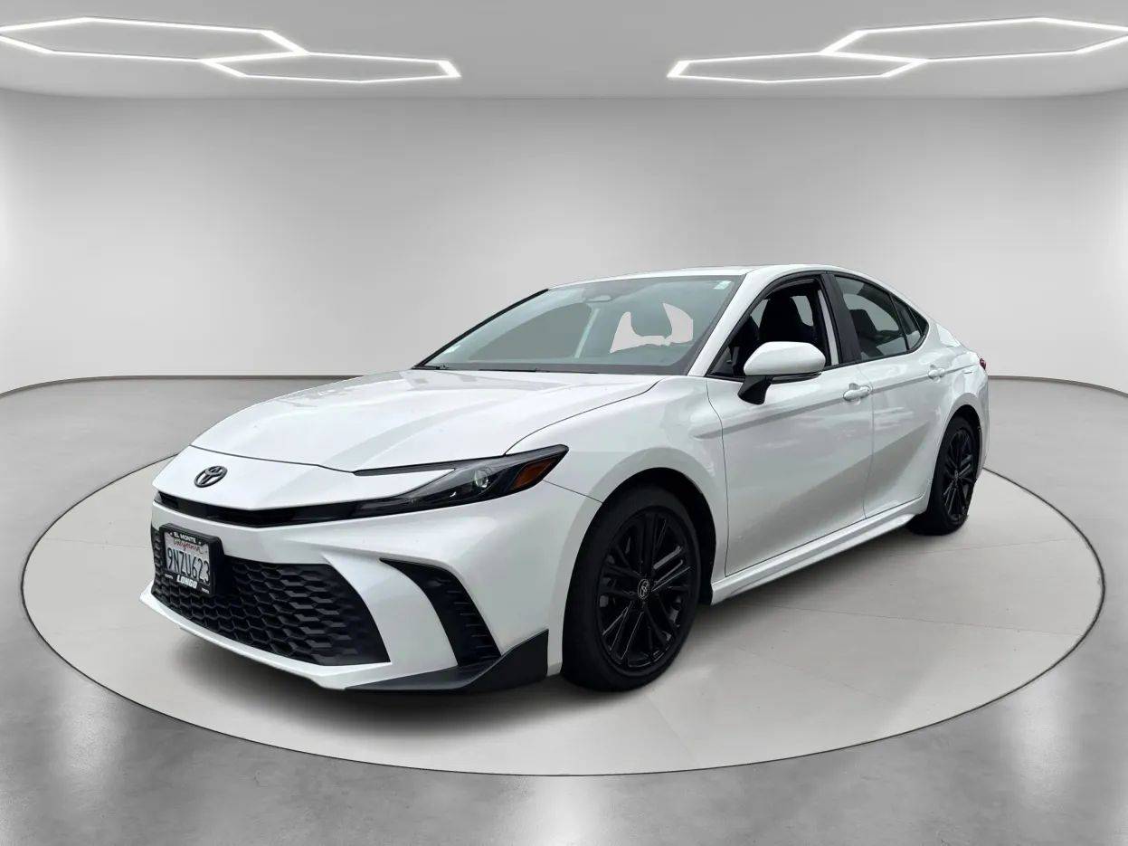 2025 Toyota Camry Hybrid SE — Sedan — 20,351 mi — Azusa, CA