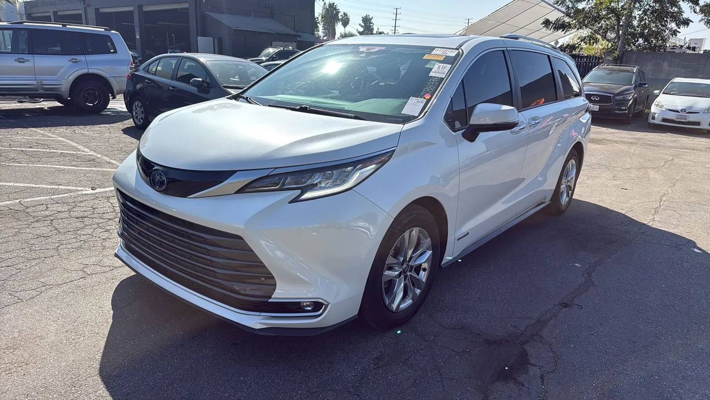 2021 Toyota Sienna Limited — Minivan — 99,492 mi — Azusa, CA
