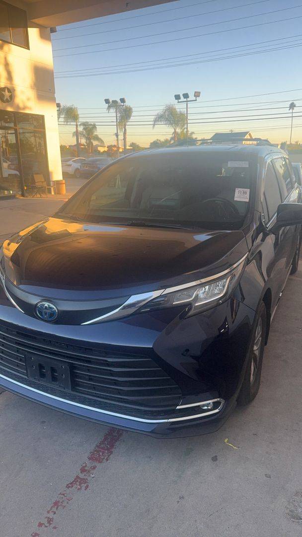 2022 Toyota Sienna XLE — Minivan — 85,119 mi — Azusa, CA