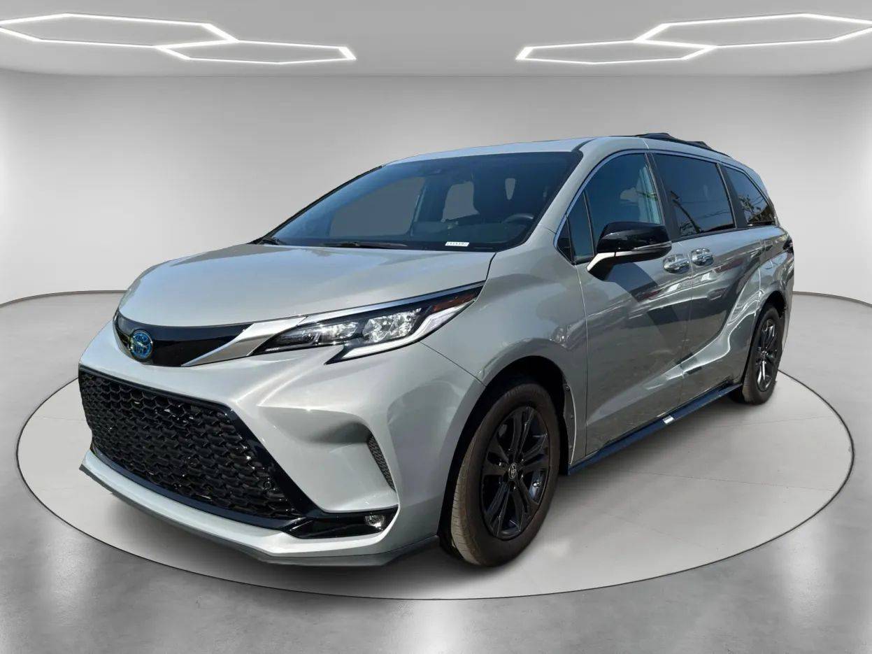 2024 Toyota Sienna XSE — Minivan — 25,555 mi — Azusa, CA