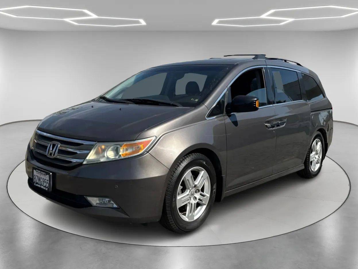 2011 Honda Odyssey Touring — Minivan — 237,916 mi — Azusa, CA