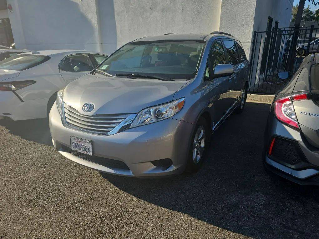 2017 Toyota Sienna LE — Minivan — 63,382 mi — Azusa, CA