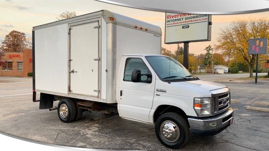 2013 Ford Econoline Commercial Cutaway E-350 — Chassis Cab Truck — 123,044 mi — Des Plaines, IL
