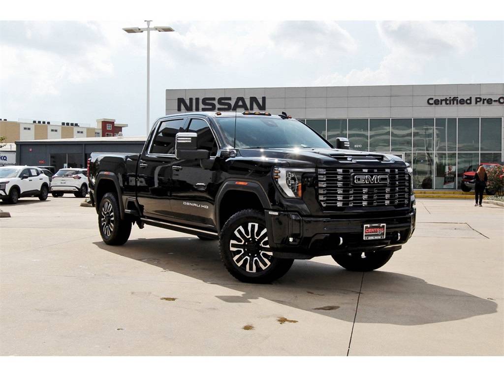 2025 GMC Sierra 3500HD Denali Ultimate — Pickup Truck — 7,182 mi — Houston, TX
