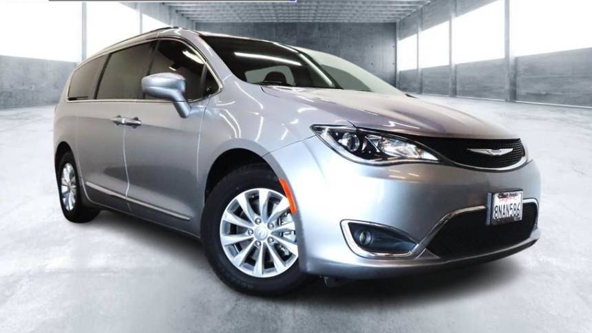 2018 Chrysler Pacifica Touring L — Minivan — 106,931 mi — Escondido, CA