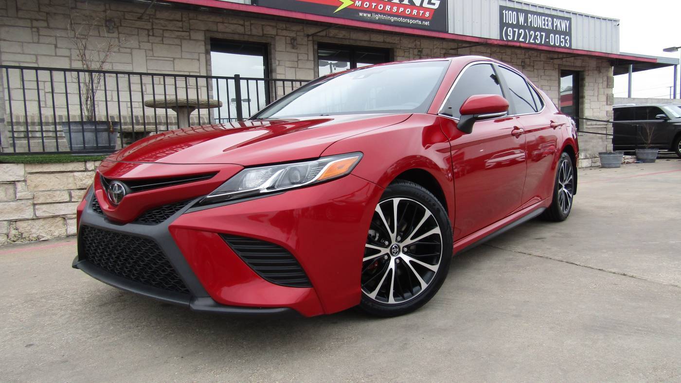 2020 Toyota Camry SE — Sedan — 111,772 mi — Grand Prairie, TX