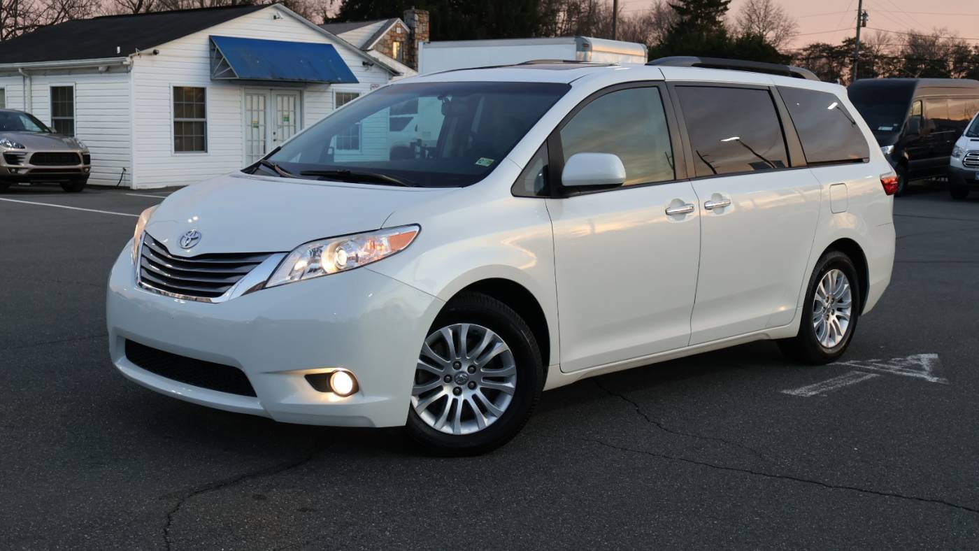 2017 Toyota Sienna XLE — Minivan — 121,924 mi — Manassas, VA