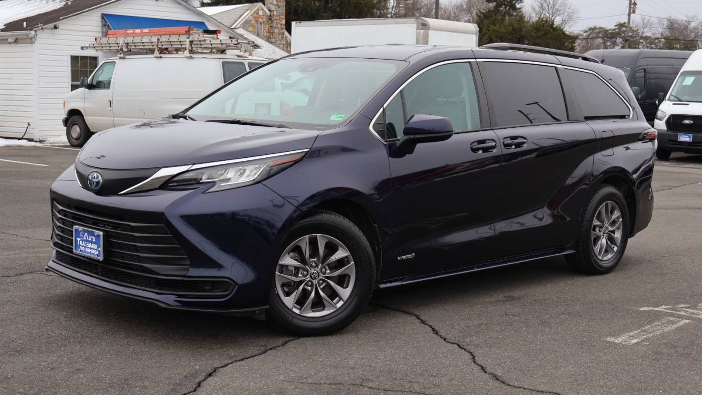 2021 Toyota Sienna LE — Minivan — 42,598 mi — Manassas, VA
